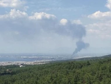 Πυρκαγιά στη Βιομηχανική Περιοχή της Σίνδου στη Θεσσαλονίκη